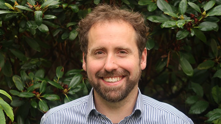 Michael Strange i trädgård