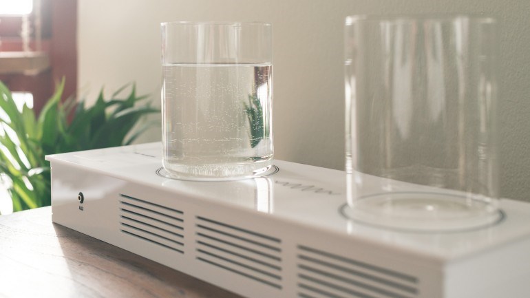 Pour reception – a playful radio by student Tore Knudsen.