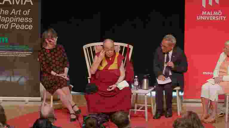 Dalai Lama föreläser på Malmö universitet. Foto