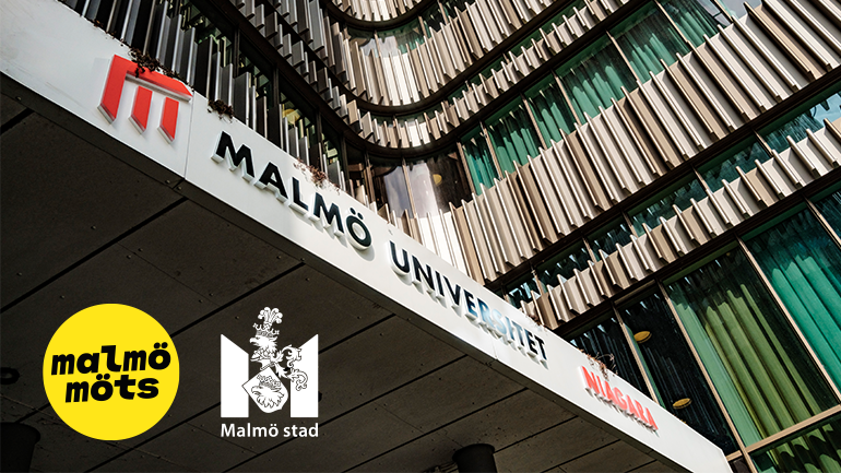 Fasaden byggnaden Niagara med skylten Malmö universitet och logotype för demokrativeckan Malmö möts och Malmö stad.