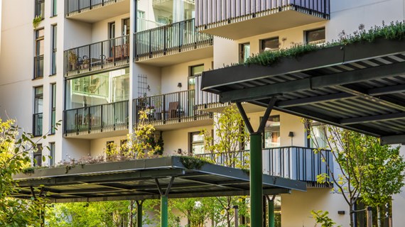 Fasadbild på moderna bostadshus i Malmö.