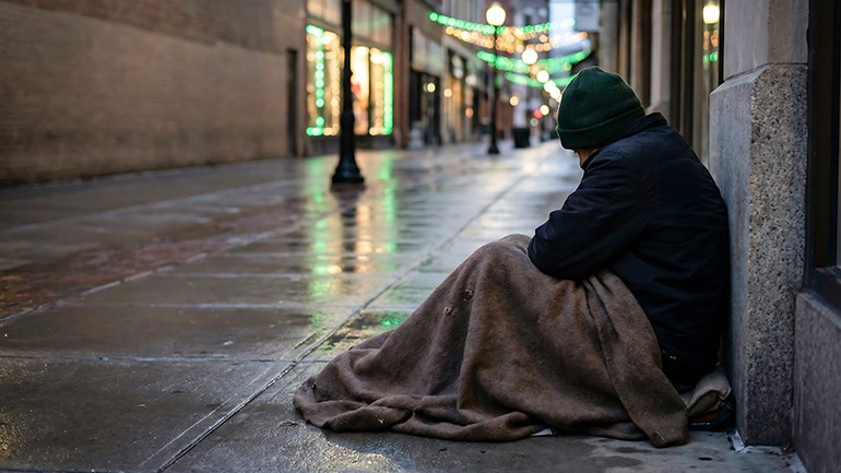 Hemlös person på gata
