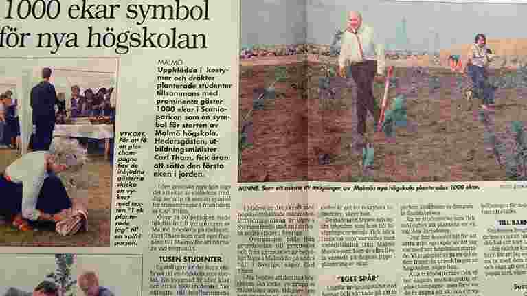 Tidningsutklipp från 1997 där det planteras kunskapsskog