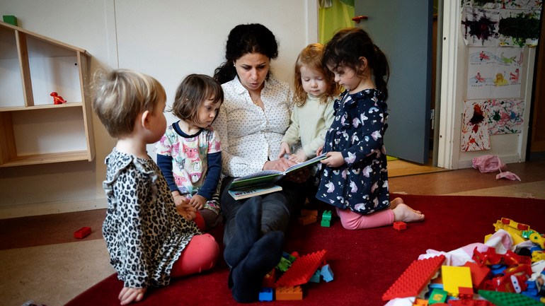 Småbarn på förskola.