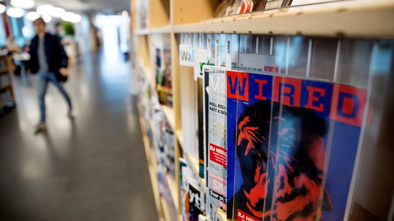 tidsskrifter magasin bokhylla