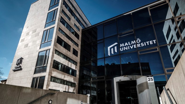 Entré till Allmänna sjukhuset, byggnaden för Fakulteten för hälsa och samhälles verksamhet.