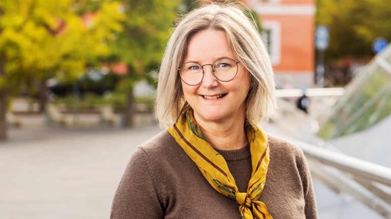 Helena Fransson, OD  på Mau: helena.fransson@mau.se Docent/Universitetslektor/Övertandläkare/Professor