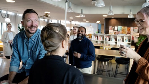 Medarbetare tar paus.