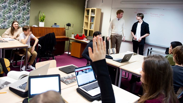 Klassrum med elever på högstadiet