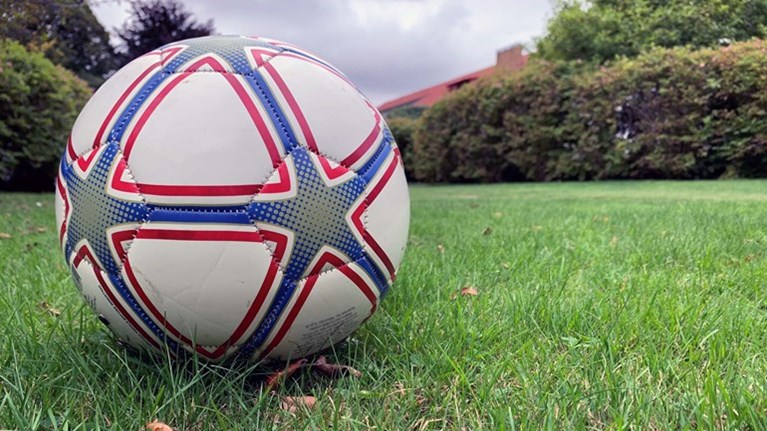 Fotboll i närbild. Foto