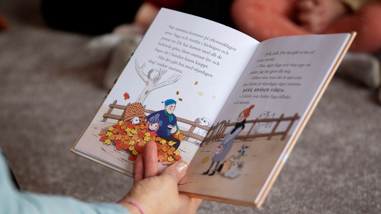 Närbild på bilderbok.