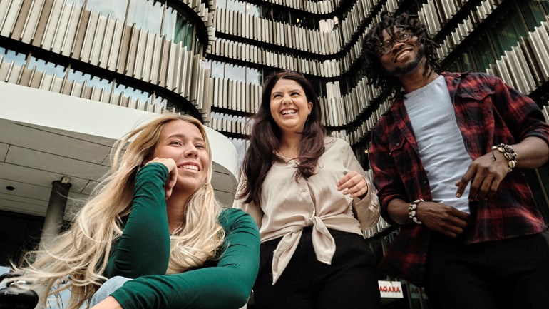 Studenter utanför Niagara.