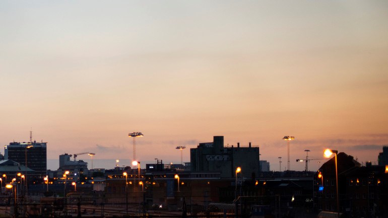 Utsikt över Malmö vid solnedgång. Bilden är tagen från gångbron till Norra hamnen.