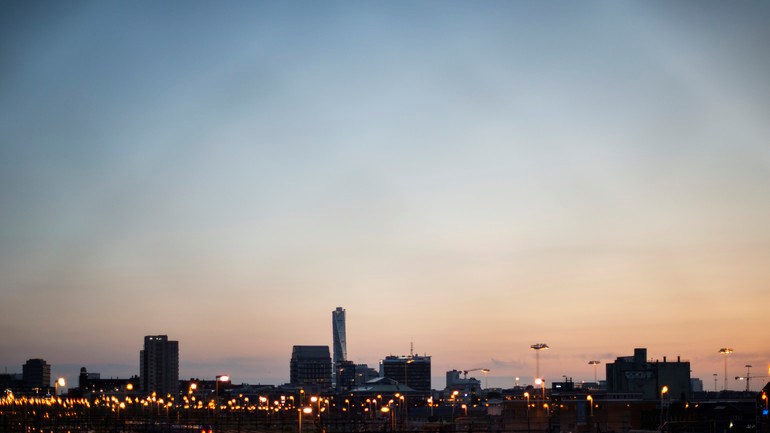 Utsikt över Malmö vid solnedgång. Bilden är tagen från gångbron till Norra hamnen. 