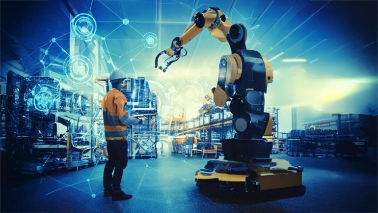 Robot och människa på fabrik