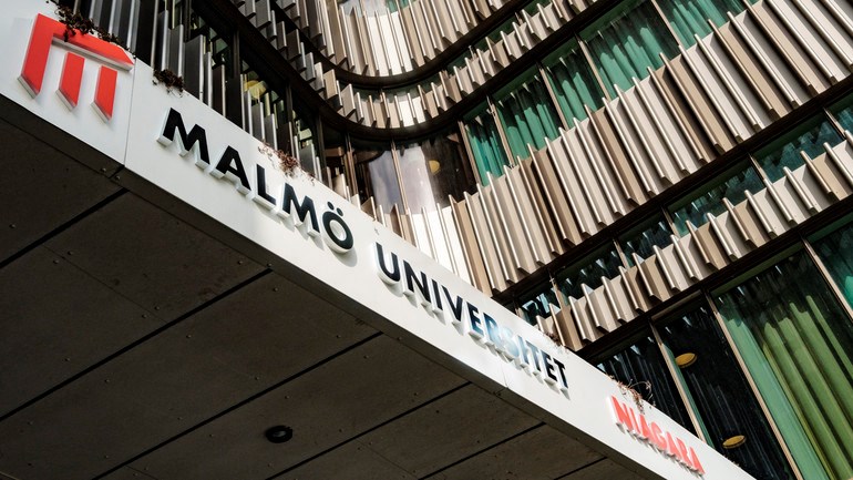 Niagaras entré och delar av fasaden.